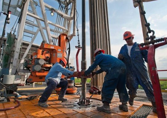 防爆葫蘆石油行業(yè)應用圖