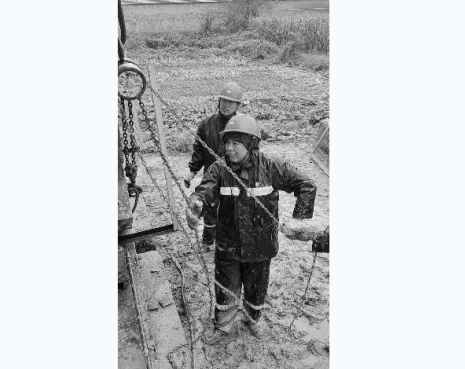 采油廠用防爆手拉葫蘆吊裝抽油機(jī)