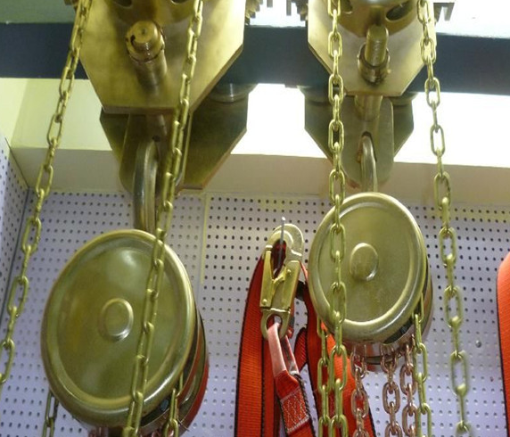 焦化廠拆卸進(jìn)口閥時必須用防爆手拉葫蘆