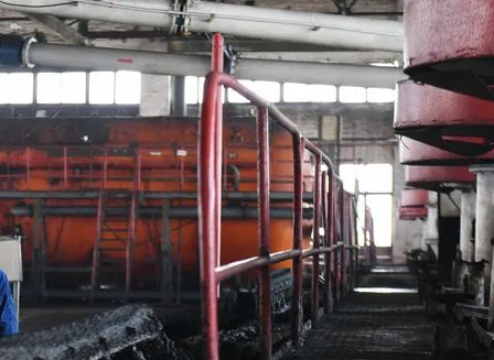 洗煤廠用防爆手拉葫蘆吊運(yùn)脫介篩大梁